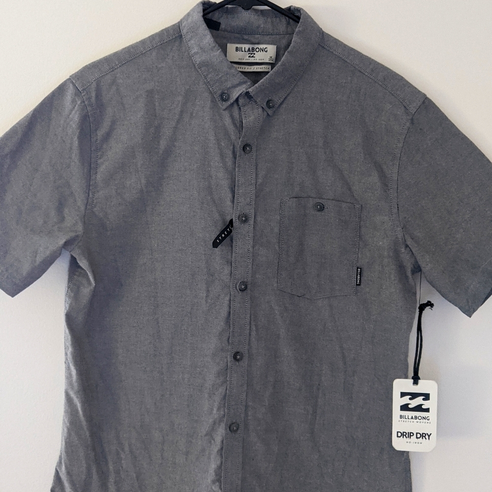 NWT Billabong button up. Size M